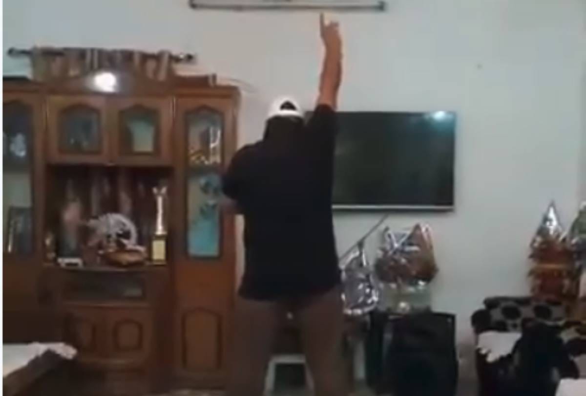 Sanjeev Shrivastava dance on hritik roshan song video viral 