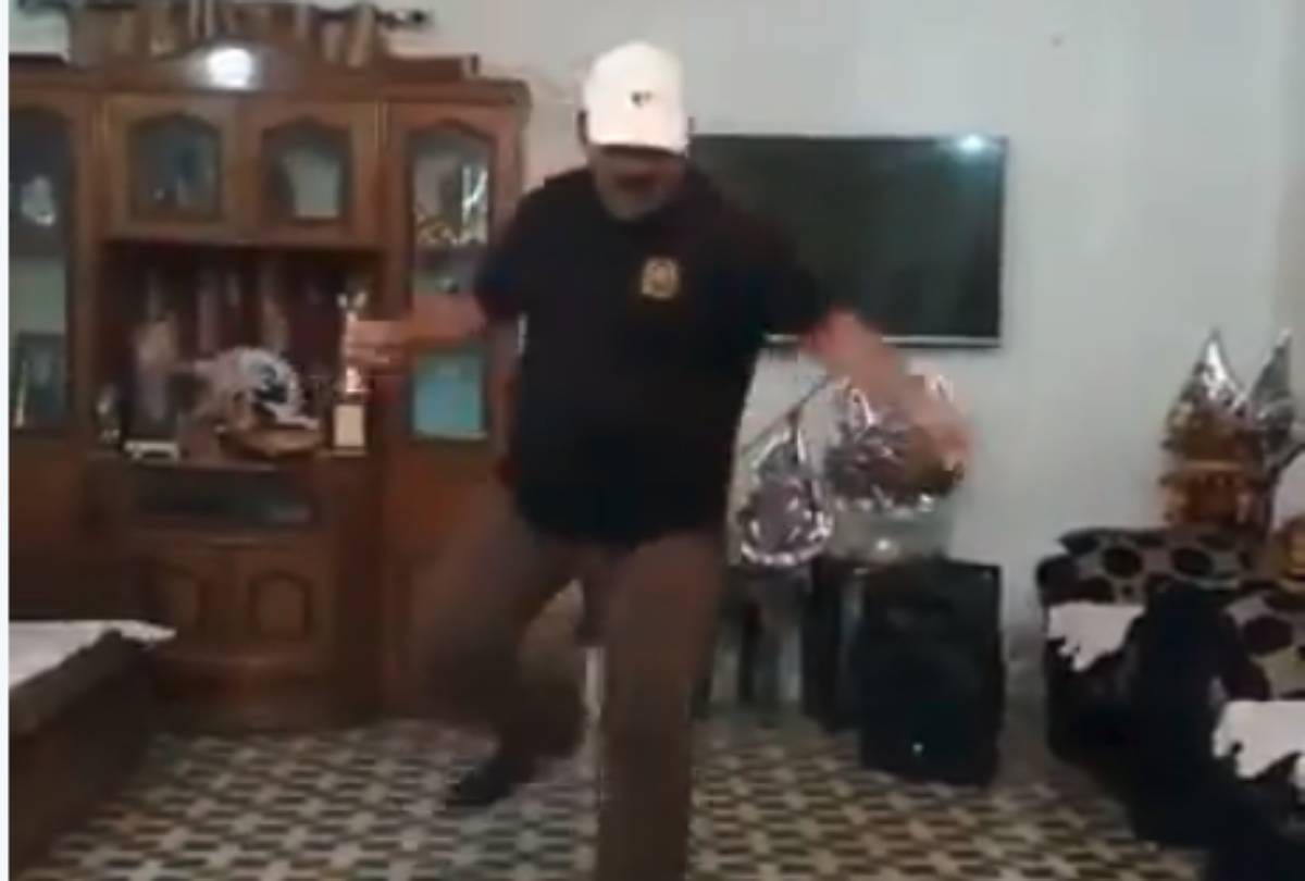 Sanjeev Shrivastava dance on hritik roshan song video viral 