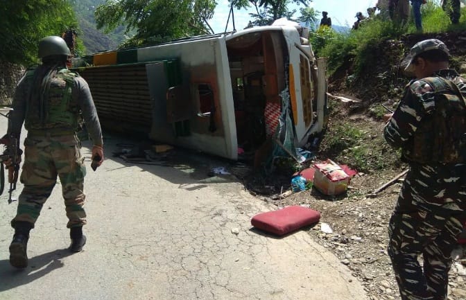 bus carrying amarnath pilgrims met an accident several injured