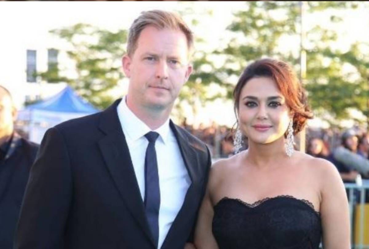 these bollywood actors  married with forner man