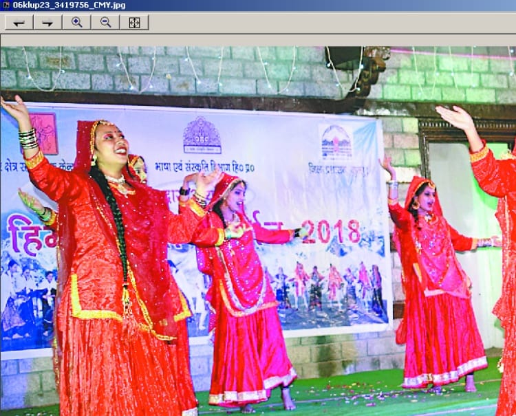 नाटी, झमाकड़ा की प्रस्तुति से लूटी वाहवाही