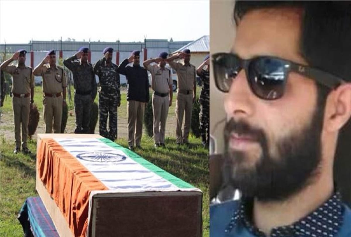 terrorists was watched Javed standing behind Superintendent of Police Shailendra Mishra
