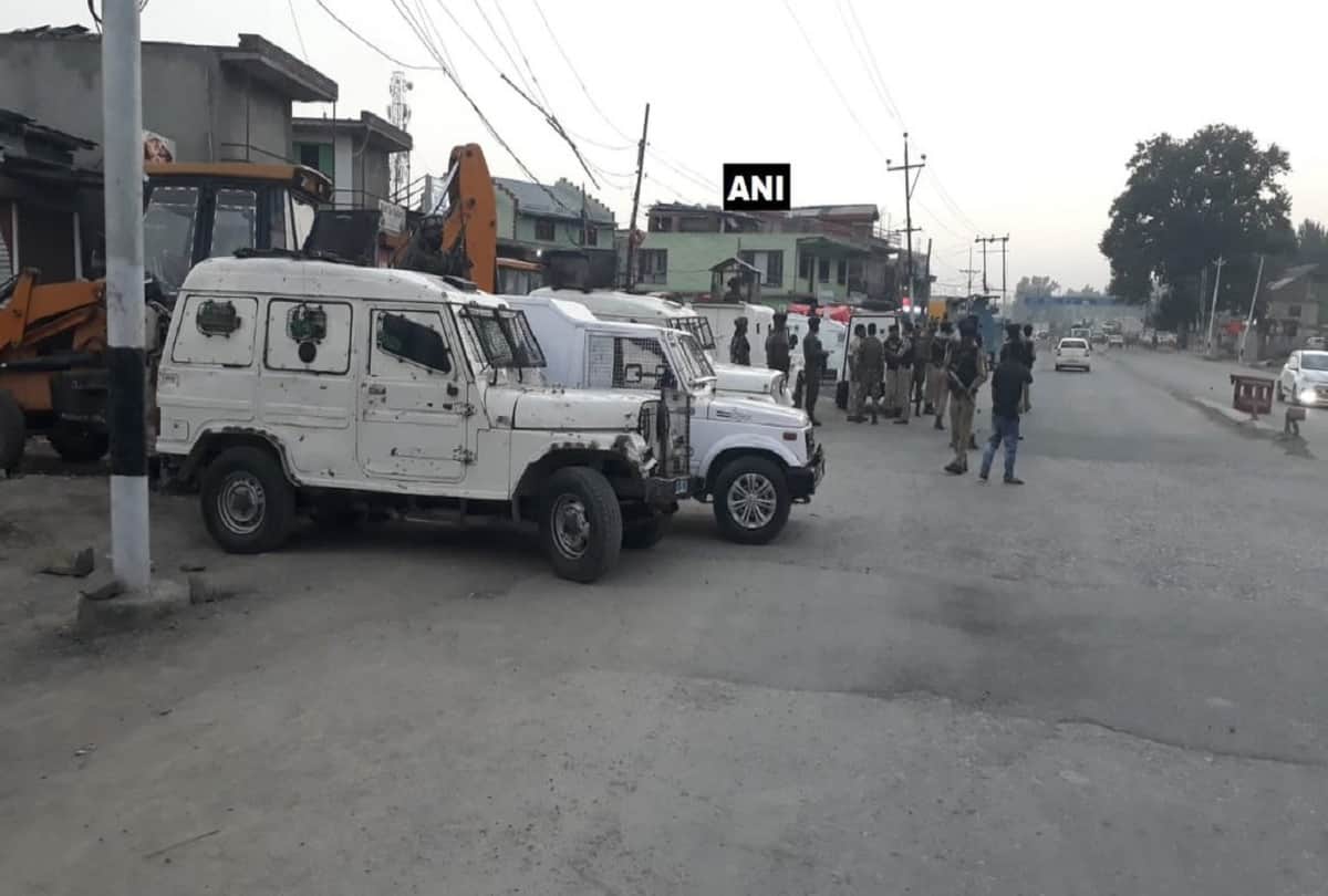 cctv footage of sopore grenade attack, photos and videos of grenade attack kashmir