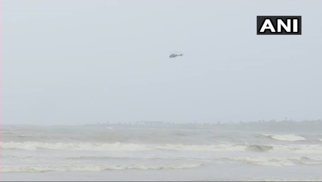 Mumbai: four youths feared dead in juhu beach who go for a swimming and another one is rescued
