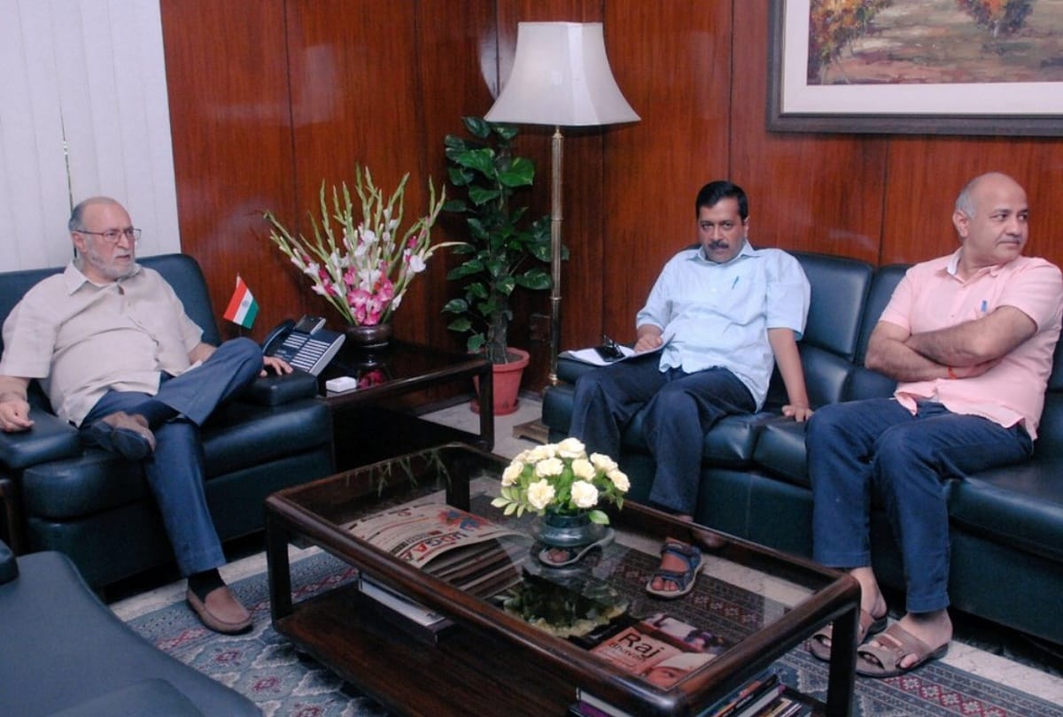 cm kejriwal manish sisodia arrive to meet lg anil baijal regarding support in supreme court verdict