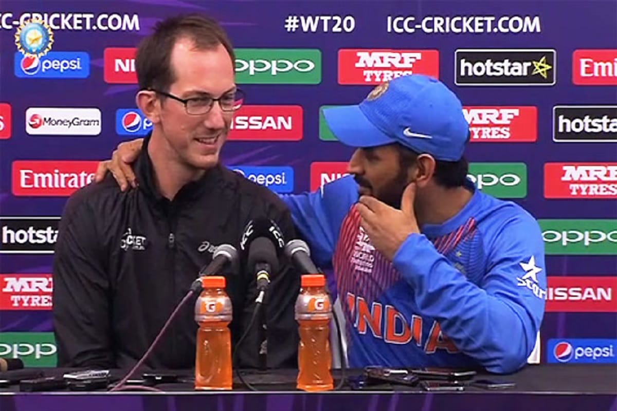 ms dhoni angry on journalist quetions in press conference