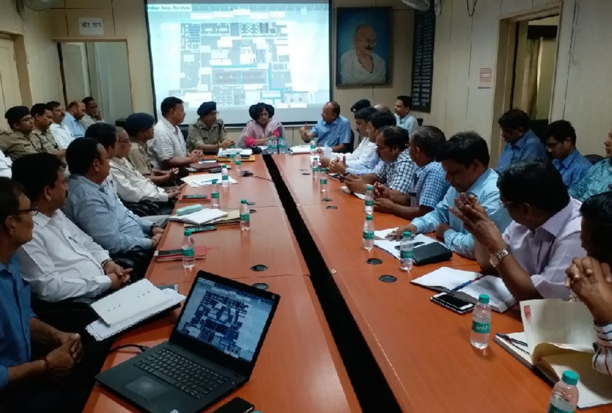 meeting for pm Modi cm Yogi program in Noida