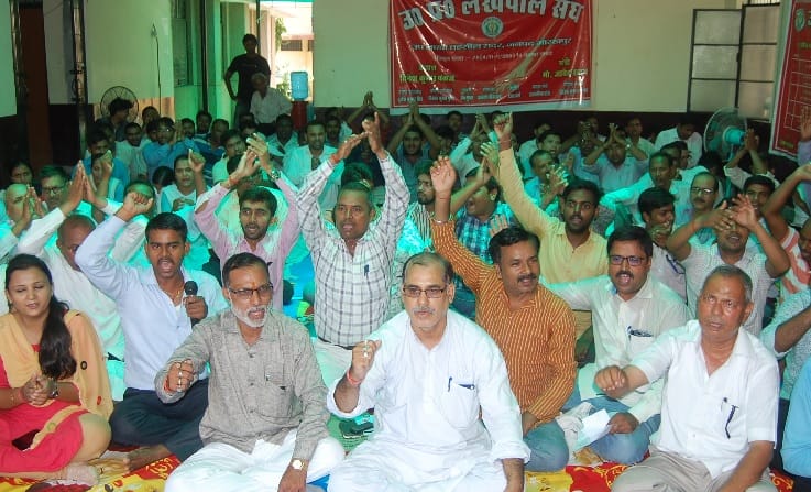 तीसरे दिन भी जारी रही लेखपालों की हड़ताल