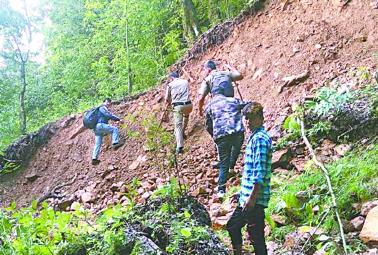 Six families are stranded in Lodigwar