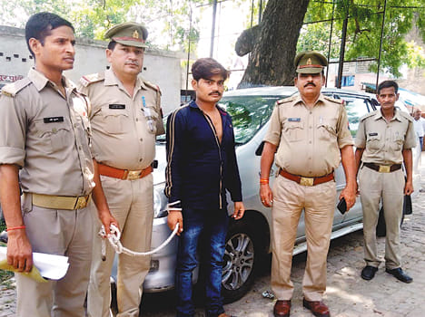  पुलिस के हत्थे चढ़ा वाहन चोर।