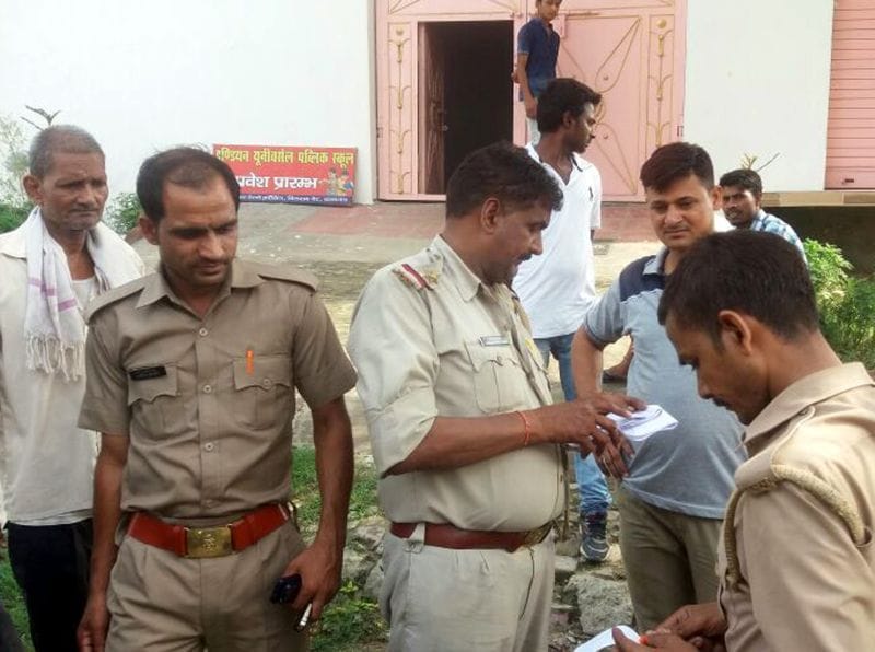 यूकेजी के छात्र की पिटाई पर परिवारीजन भड़के
