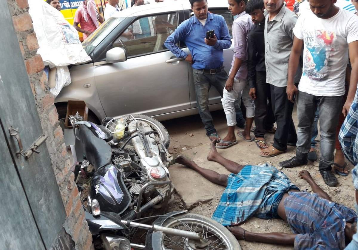 Uncontrolled car rammed people in crowd in varanasi