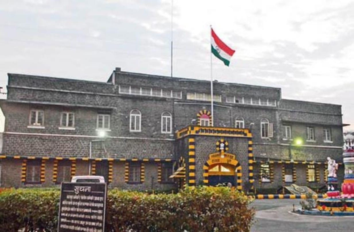 Pune: Jailer of Yerwada prison shot at outside the jail