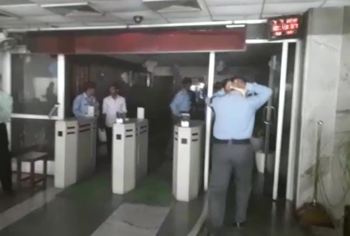 fire caught in sbi main branch lucknow