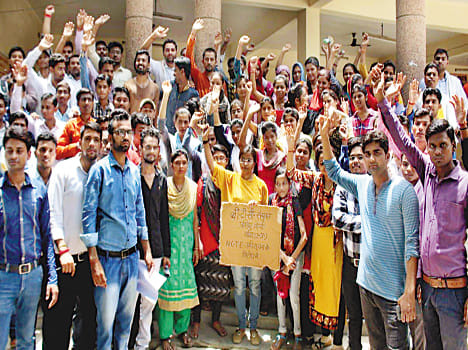 Candidates protest against notification