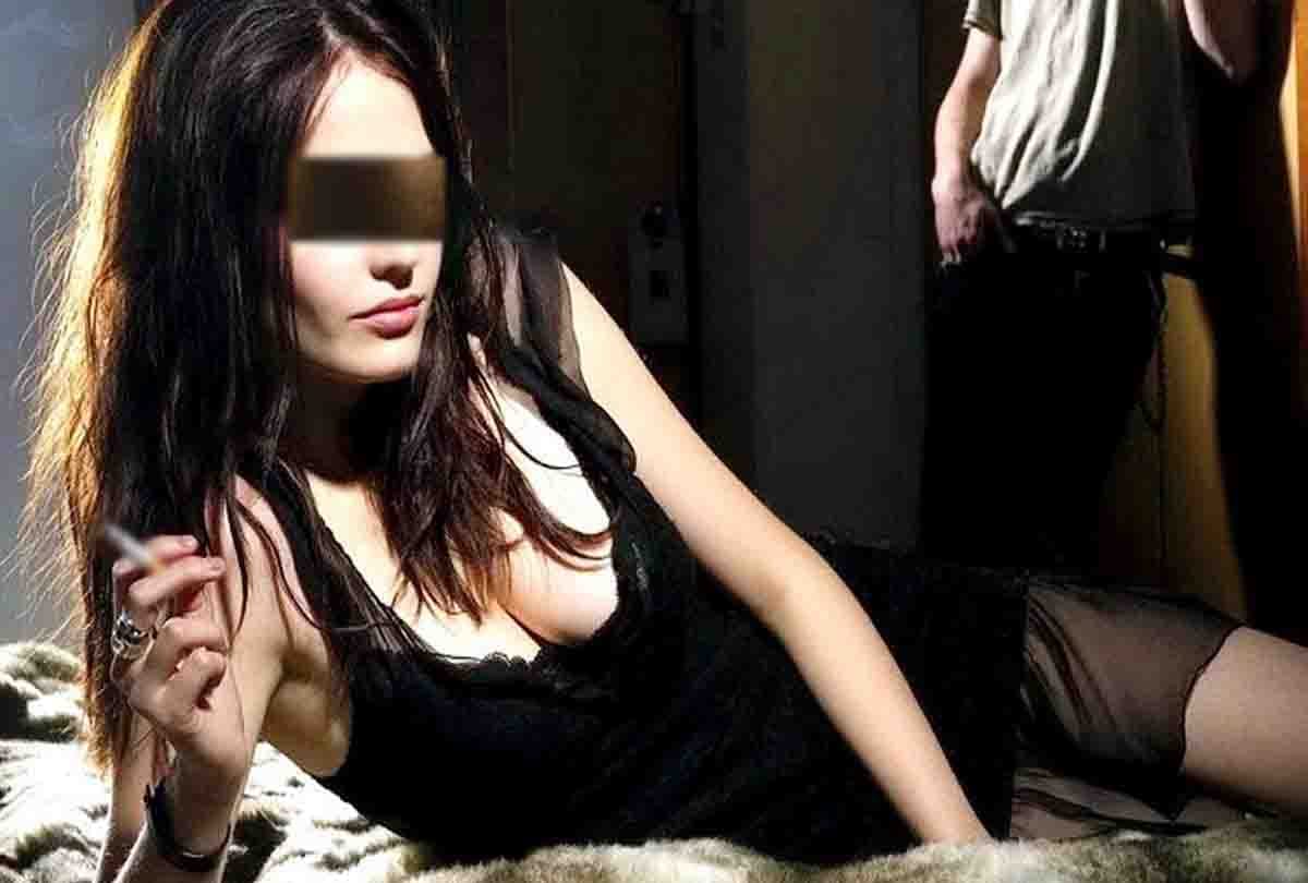 A Girl from from arrested by Noida police for blackmailing and honey trap