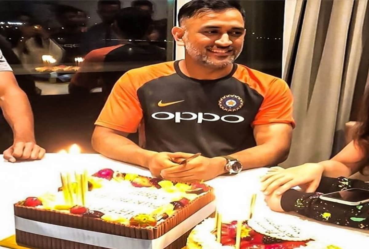 Virender Sehwag gives birthday wish to sourav ganguly in special style