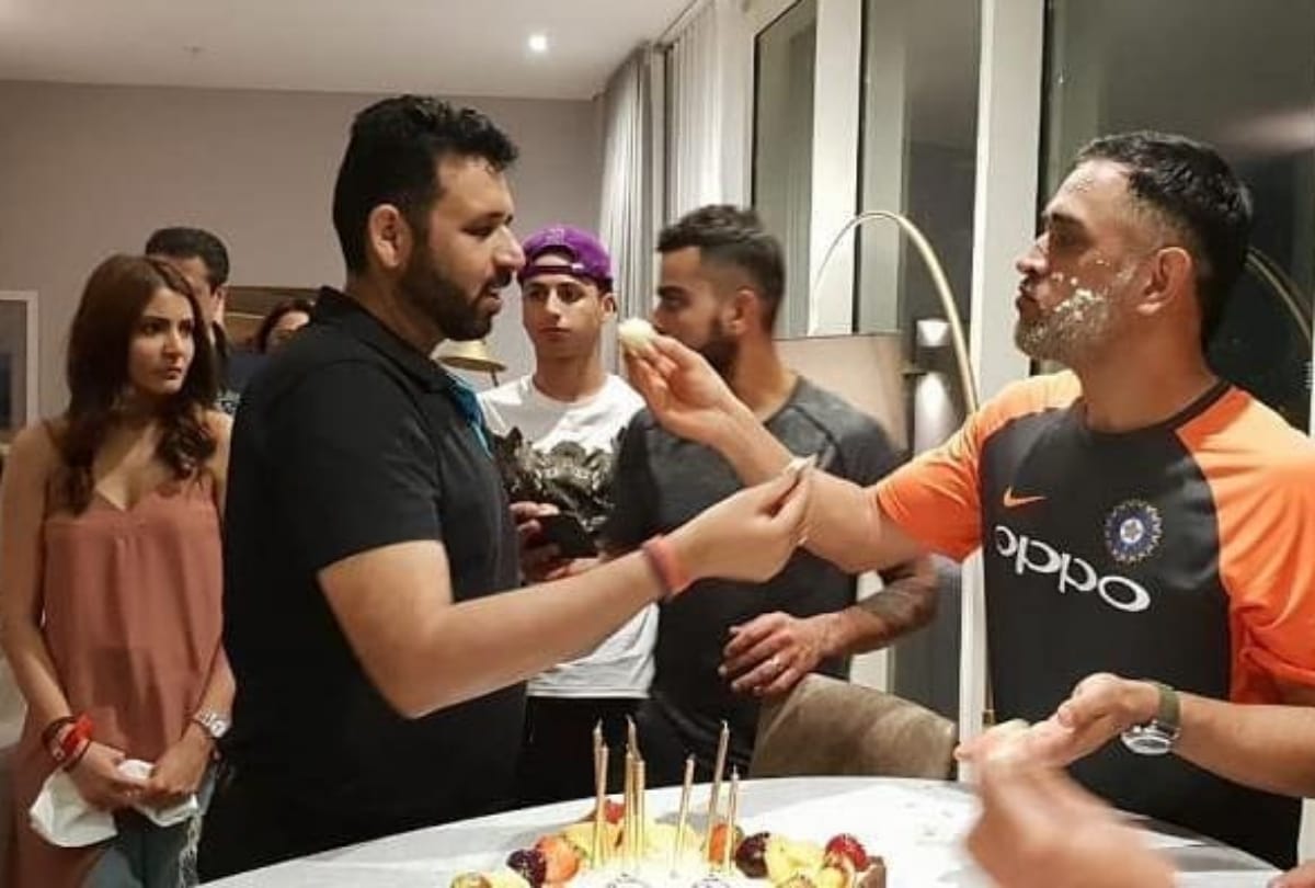 Anushka Sharma Trolled For Her Expression At Mahendra Singh Dhoni Birthday Party