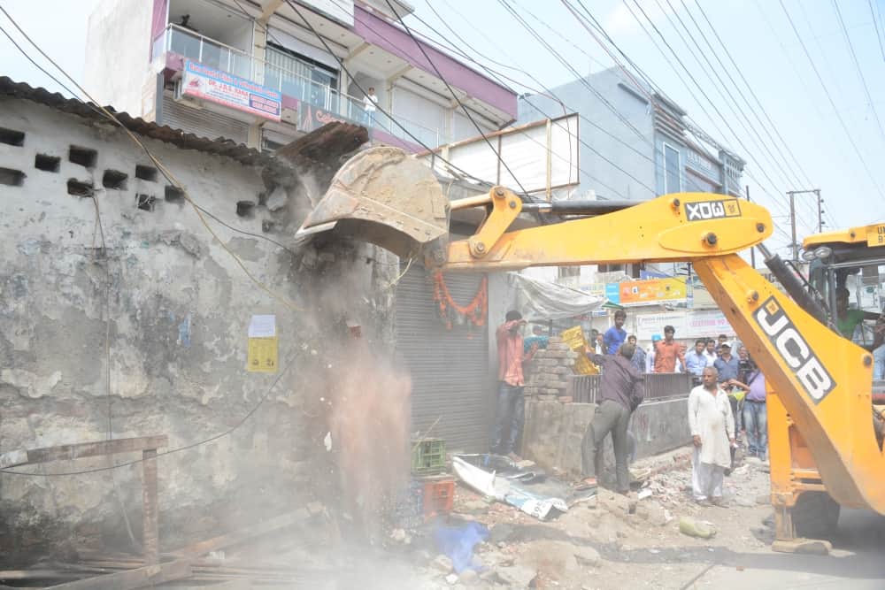 dehradun former dm give wrong information in high court about encroachment
