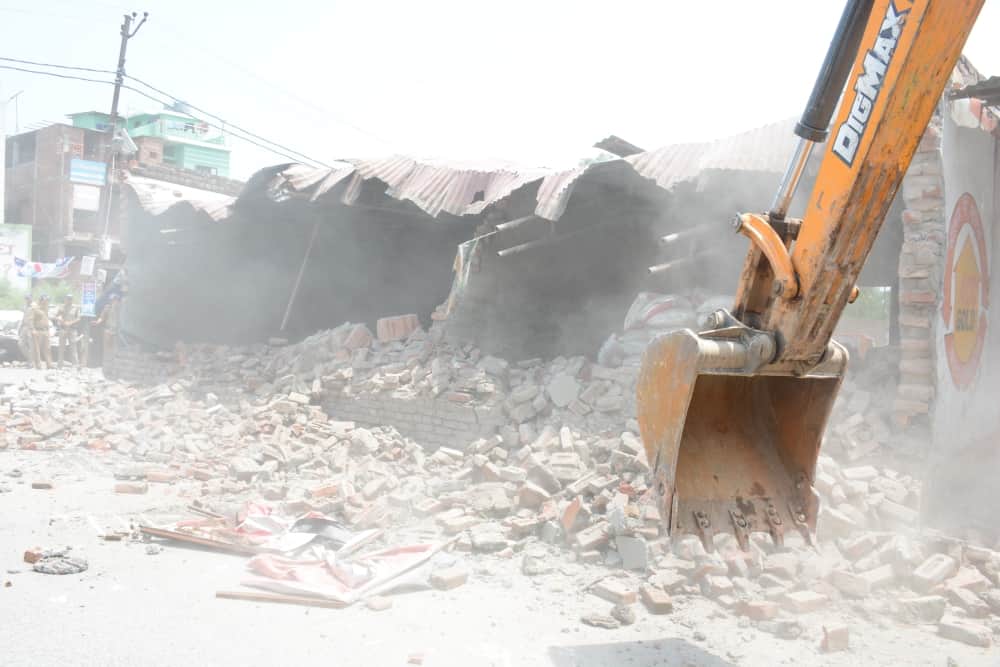 dehradun former dm give wrong information in high court about encroachment