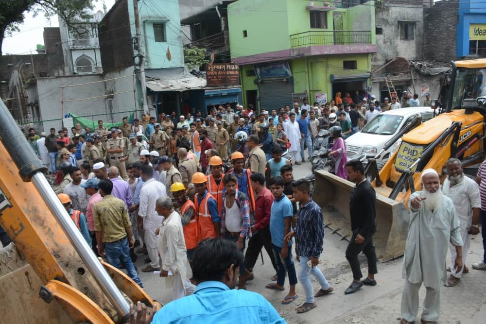 dehradun former dm give wrong information in high court about encroachment