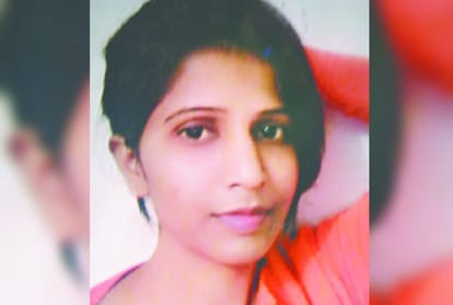 police search boyfriend of suicide girl in gip mall noida