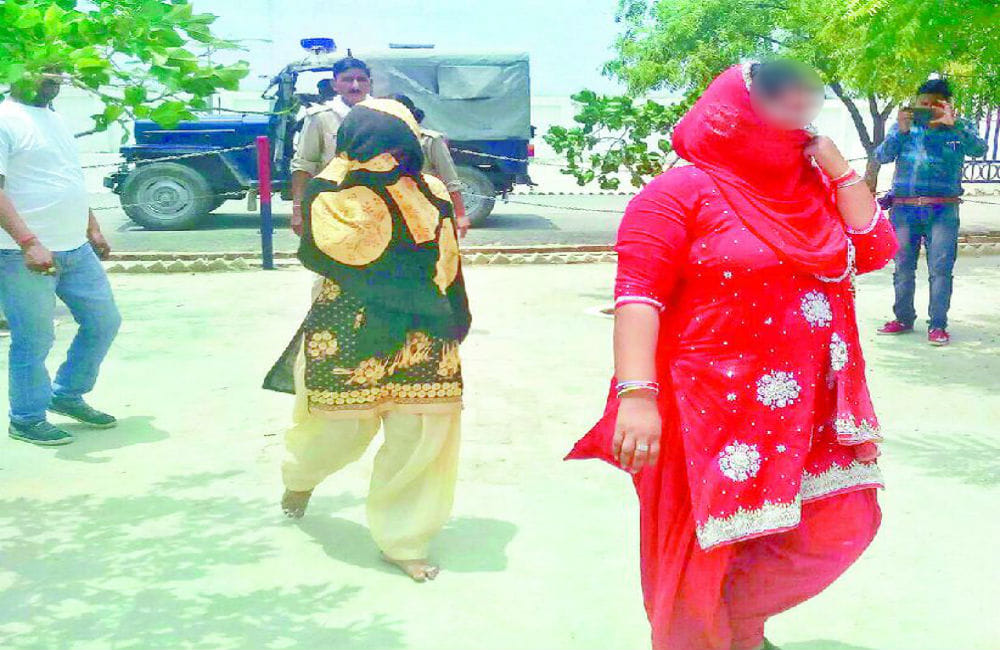 mainpuri police busted prostitution Racket in house