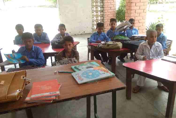 unique school, no electricity connection in indian village government school