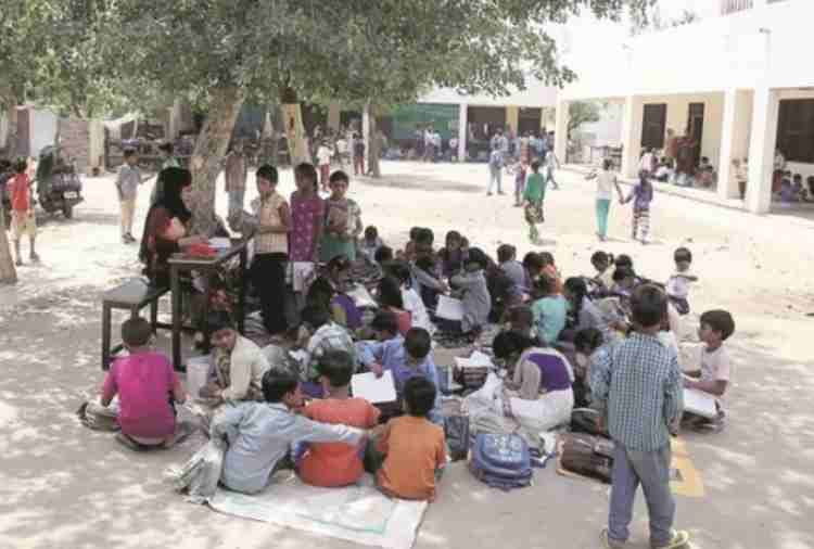 unique school, no electricity connection in indian village government school