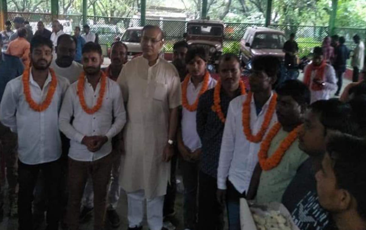 Jayant Sinha felicitated eight men convicted for killing a meat trader in Jharkhand last year