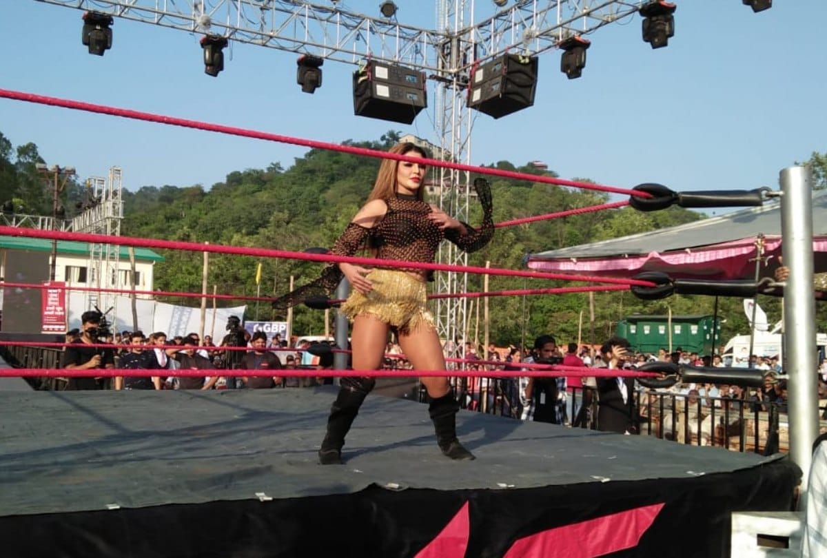  dance competition between rakhi sawant and katie forbes in khali wrestling show
