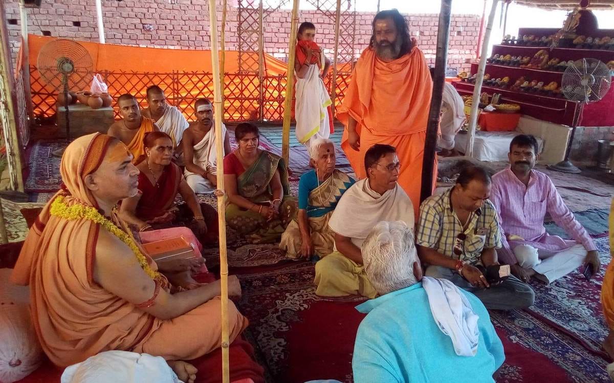Avimukteshwaranand sitting on fast due to opposed breaking temple in kashi,