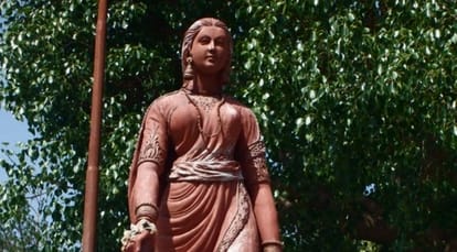 15 year old girl fight for her motherland tilu rauteli
