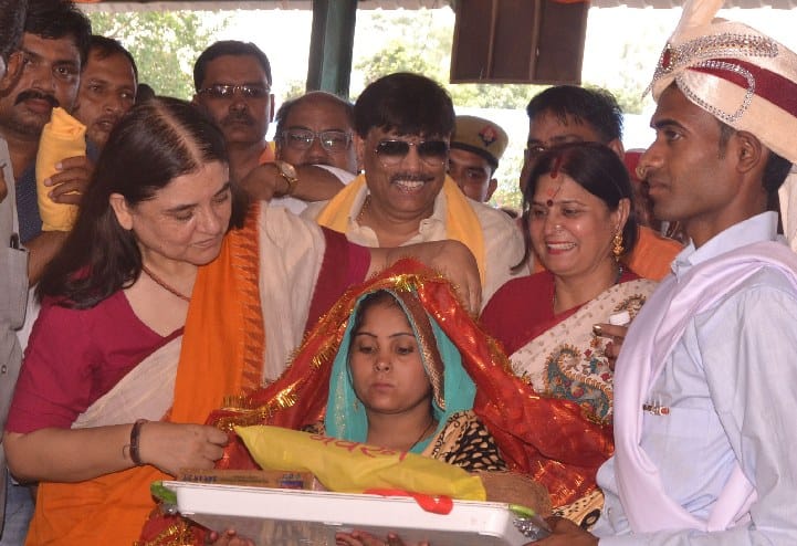 सामूहिक विवाह समारोह में एक दूजे के हुए 175 जोड़े