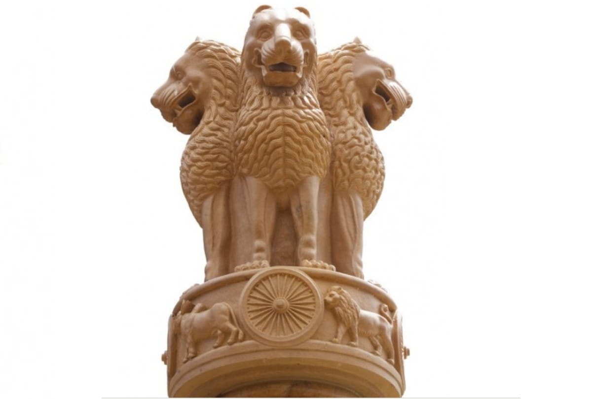 man in Mujaffarnagar shamefully insulted the national symbol In the presence of UP Khaki