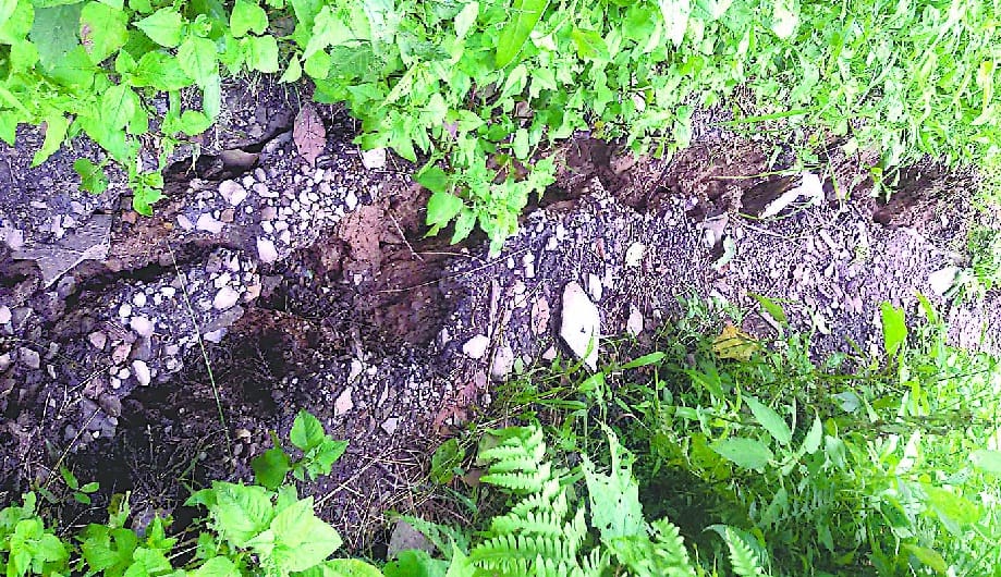Cracks on the hill above the village of Pankuti