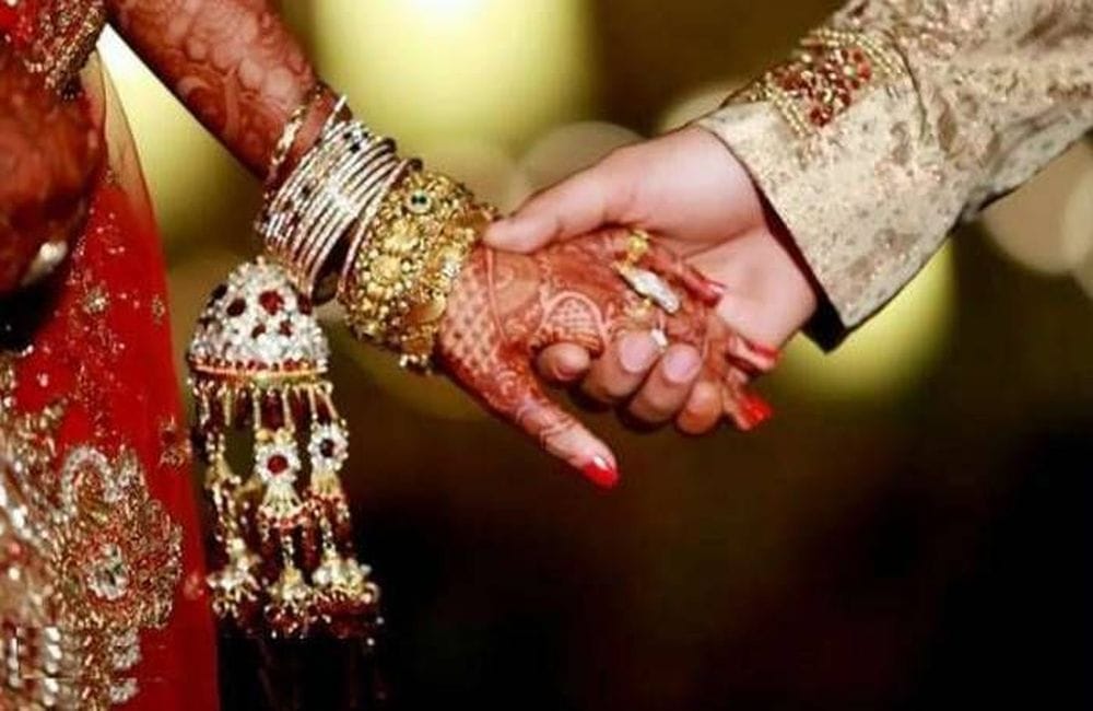 bride ran away with groom from wedding ceremony
