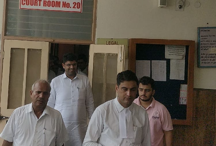 MP Dushyant Chautala filed a defamation case against Minister Anil Vij