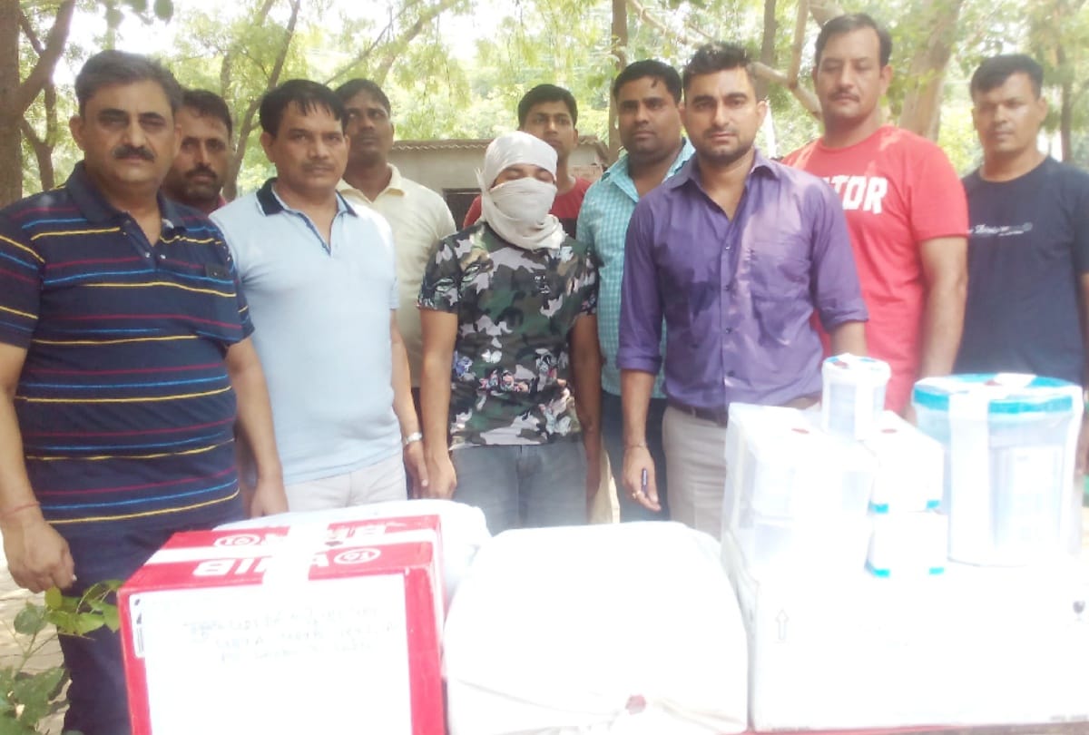 Seeing YouTube at home making 100 rs fake notes in faridabad