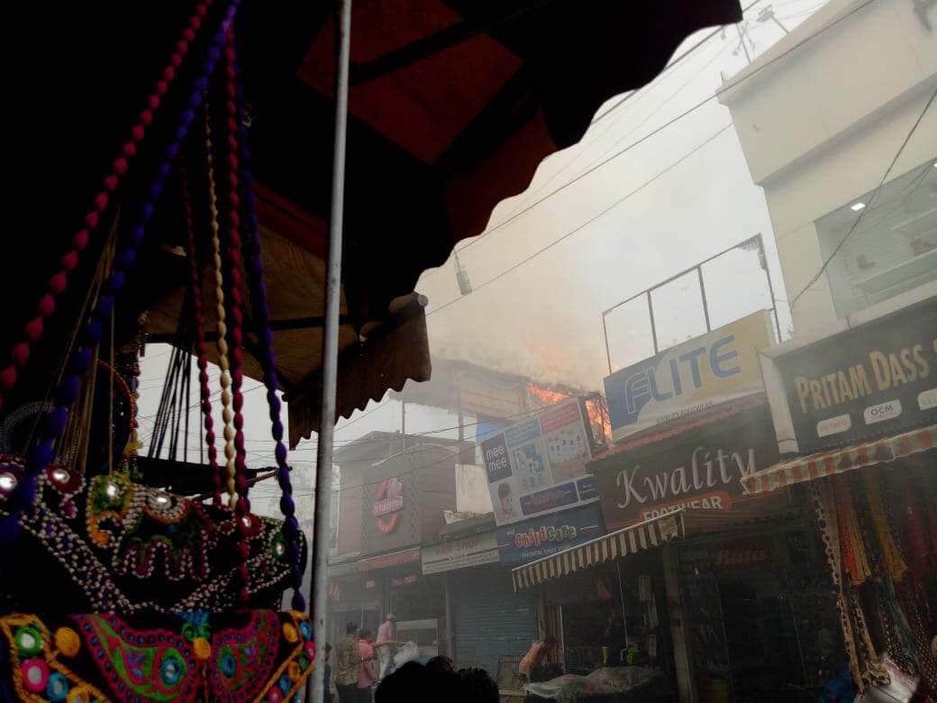 restaurant caught fire in dehradun