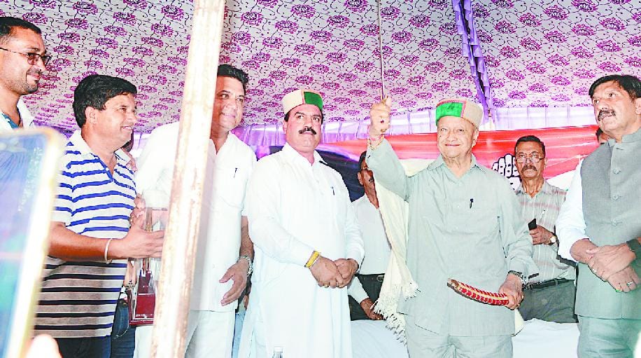वीरभद्र सिंह के हमीरपुर-ऊना दौरे से गर्माई सियासत
