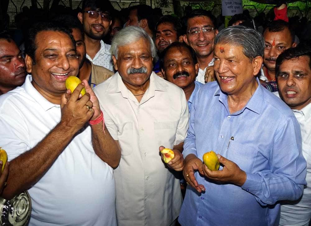 trivendra singh rawat in harish rawat mango party