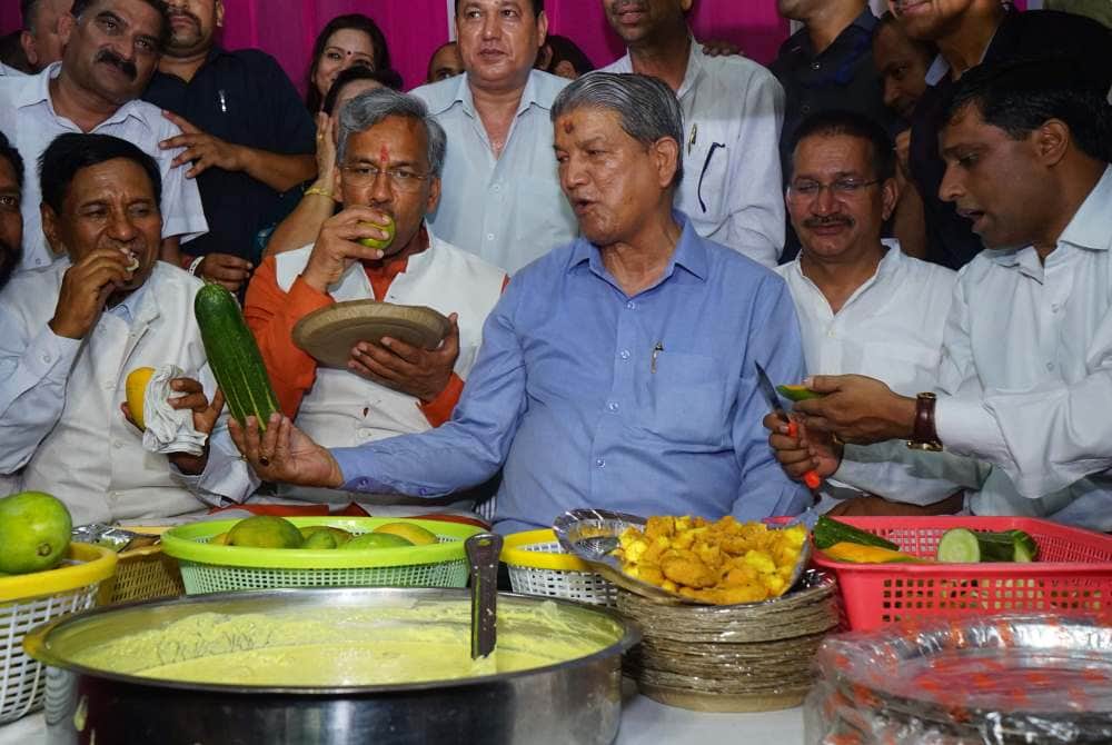 trivendra singh rawat in harish rawat mango party