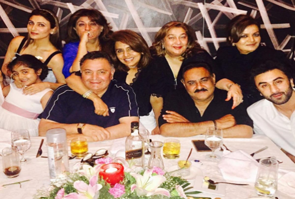 Ranbir kapoor celebrating his mom birthday with family and friends 