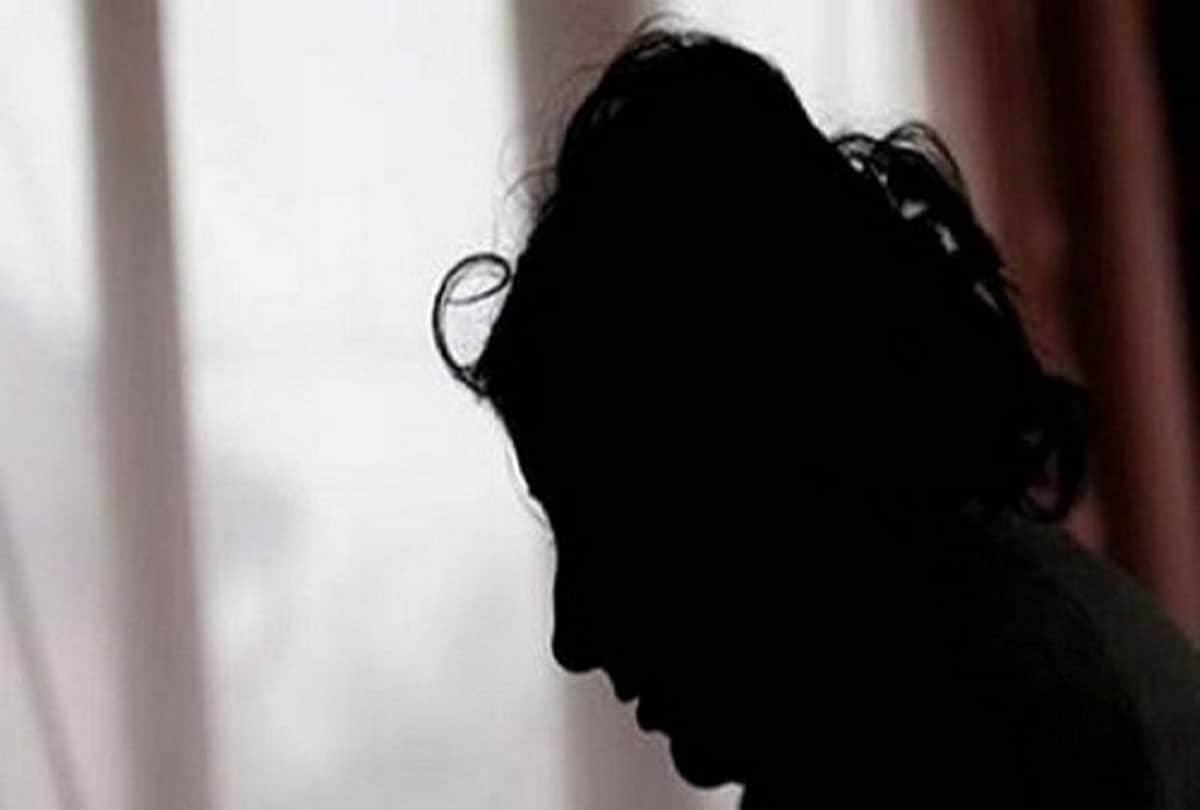 Delhi Crime News girl was tortured for refusing prostitution