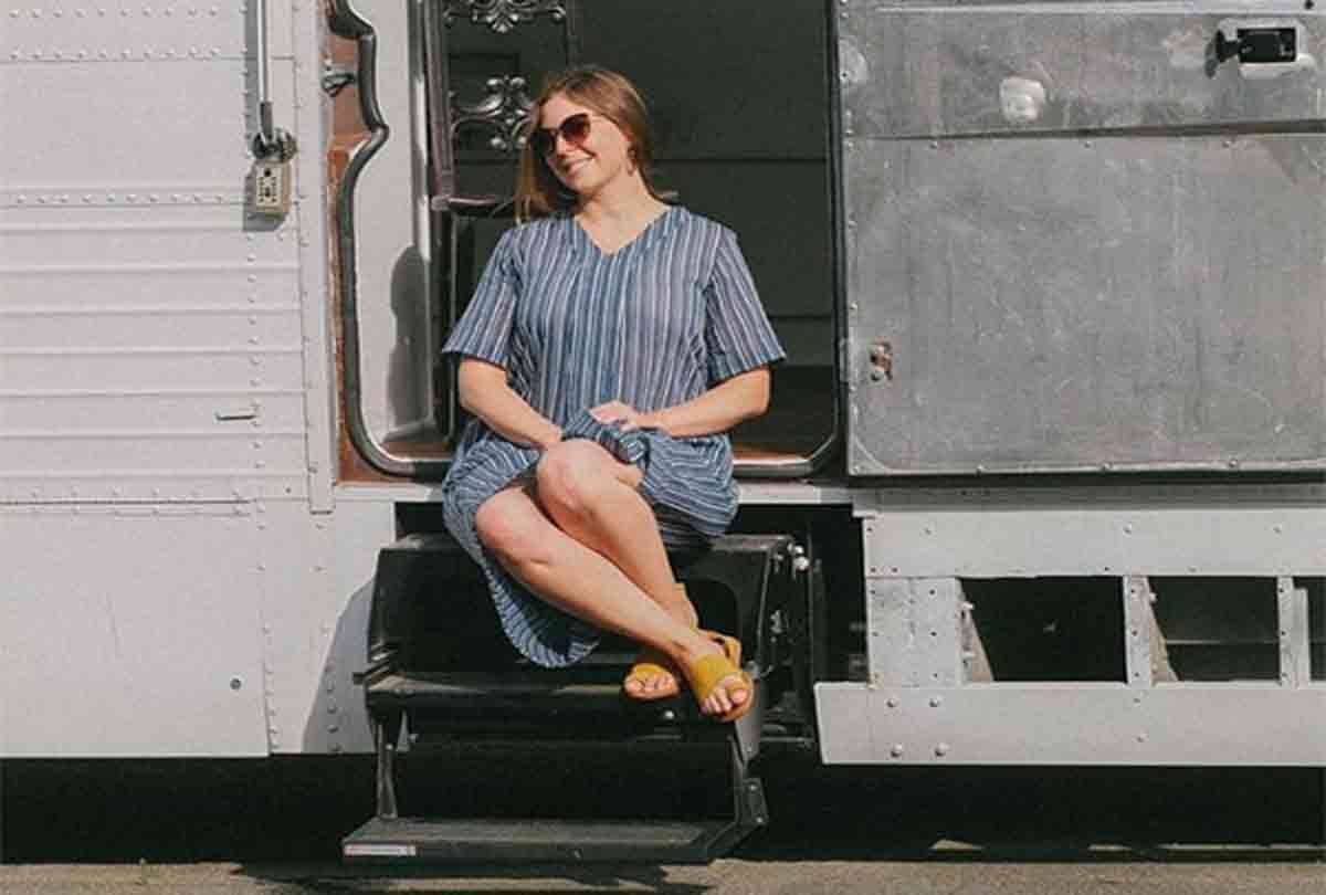this woman make the old bus to a new 5 star house photos goes viral