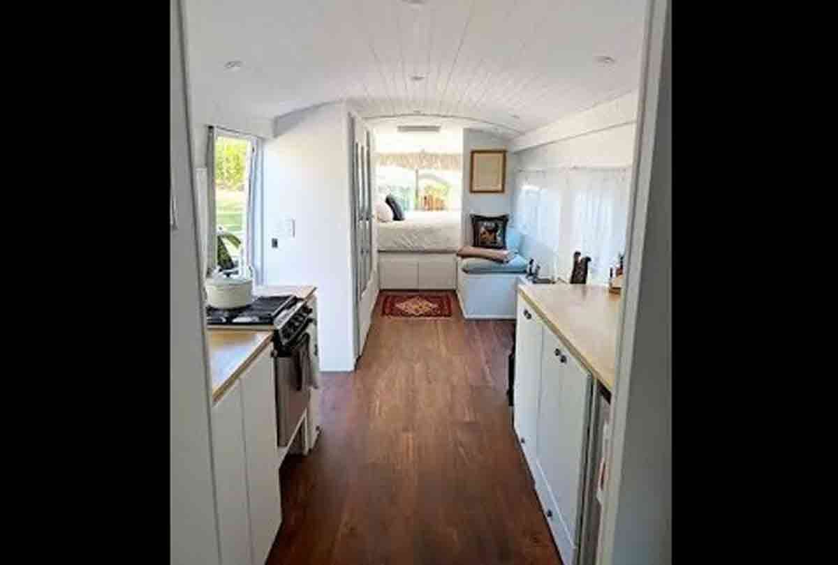 this woman make the old bus to a new 5 star house photos goes viral