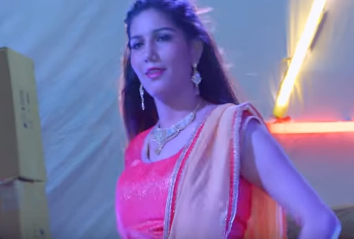 Sapna Choudhary bhojpuri item number Mere Samne Aake viral