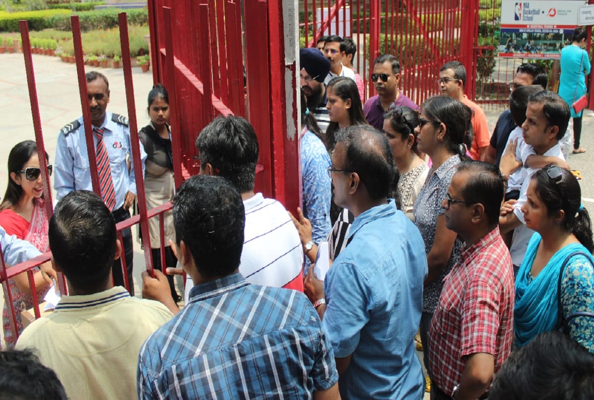 School not follow government Ordinance in Noida, 26 percent increase fees