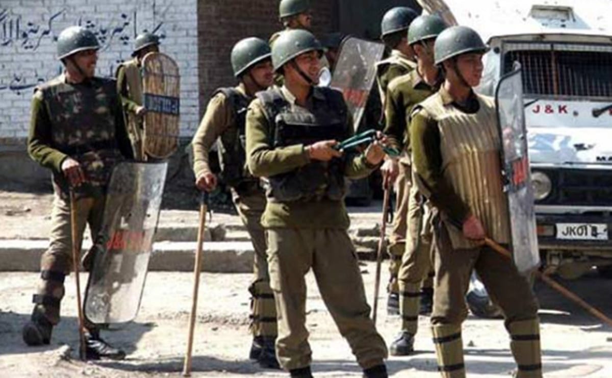 normal life disrupted as separatists called strike on the occassion of Burhan Wani death anniversary